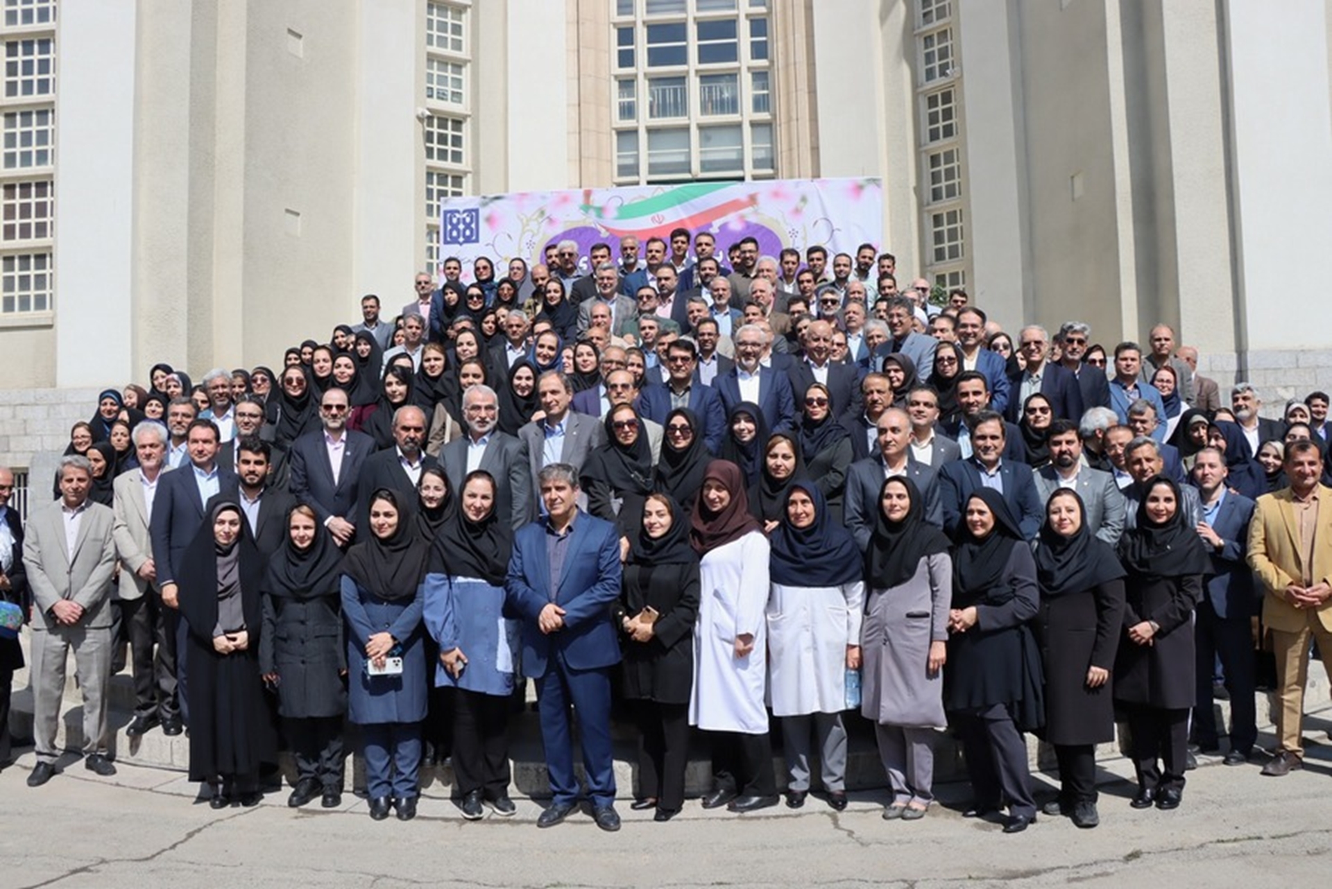گزارش تصویری:دیدار نوروزی 1404 خانواده بزرگ دانشگاه علوم پزشکی تهران با حضور وزیر بهداشت