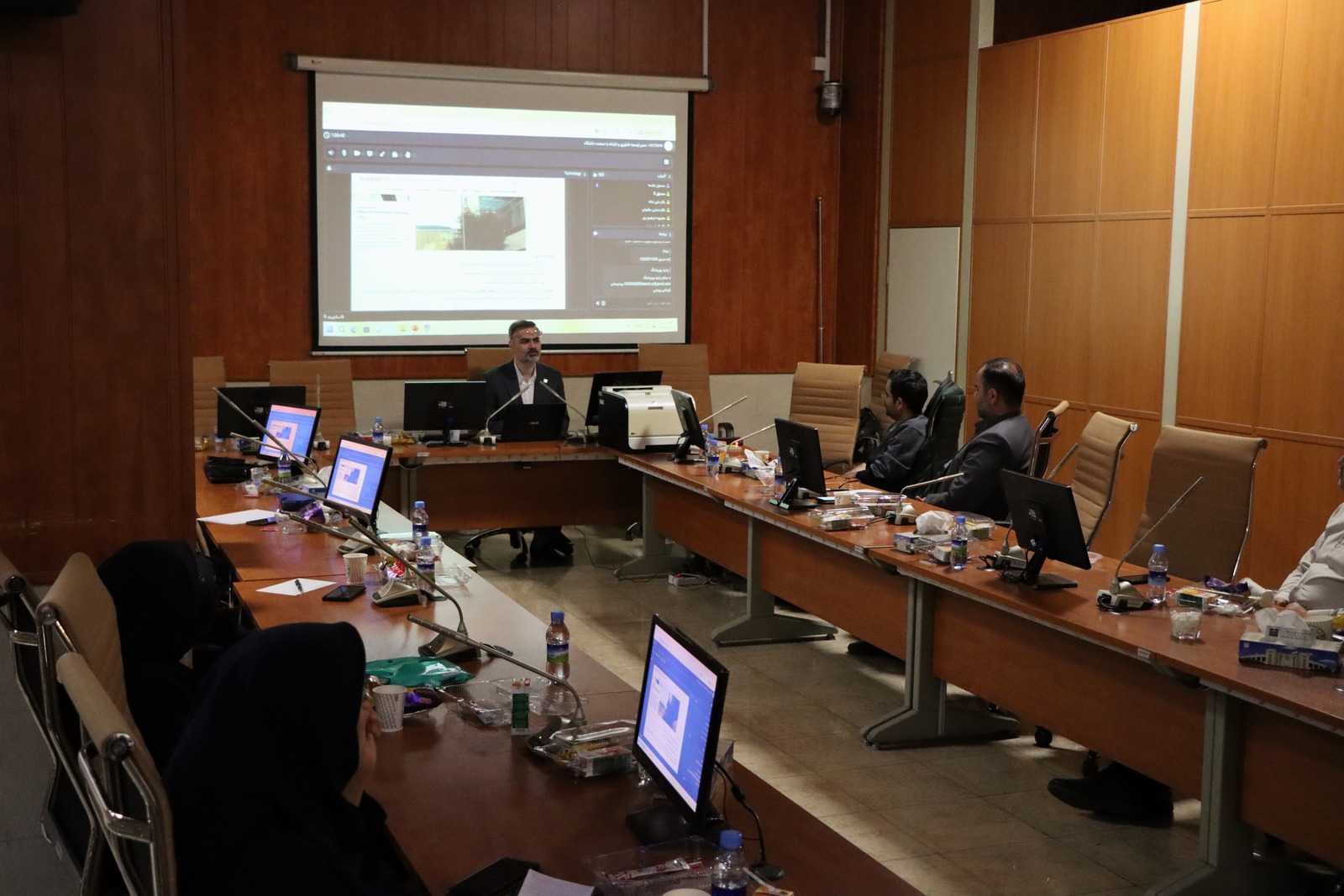 اولین کارگاه «فرصت‌های کارآفرینی» با حضور دانشگاهیان برگزار شد