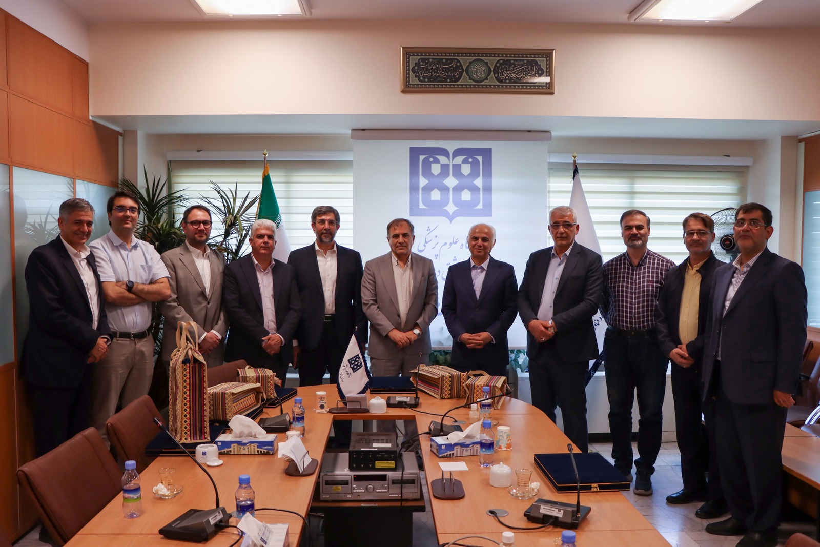 نشست هم‌اندیشی معاونت تحقیقات و فناوری دانشگاه علوم پزشکی تهران با شرکت‌های داروسازی موفق برگزار شد